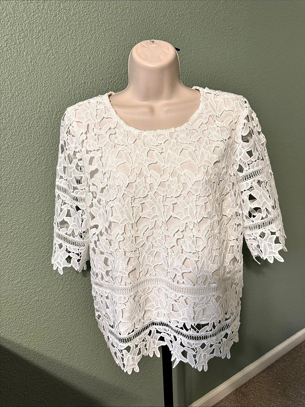 Express Floral Lace Short Sleeve Blouse in White